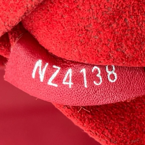 Louis Vuitton New Wave PM Chain Bag! - Picture 15 of 16